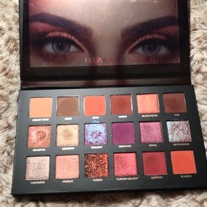 Huda beauty desert dusk palette